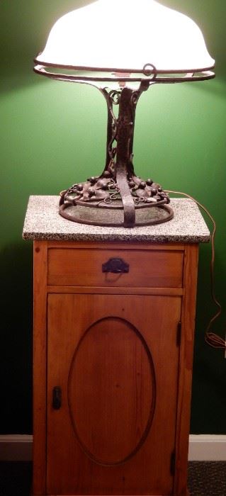 GREAT LAMP AND TABLE YOU CAN USE IN ANY ROOM