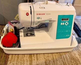 Singer, Stylist sewing machine w/travel case