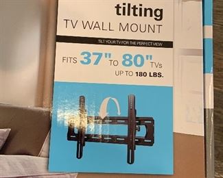 Tilting TV wall mount - fits 37" to 80"