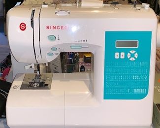 Singer, Stylist sewing machine w/travel case