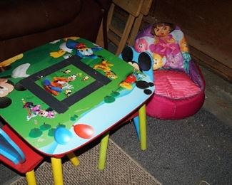 child table and chairs