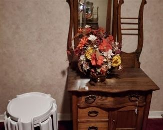 Vintage wash stand with mirror and towel rack