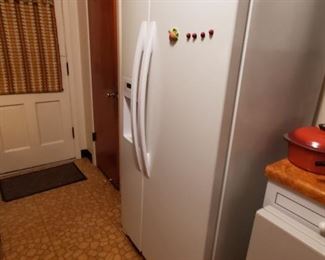 Side-by-side refrigerator