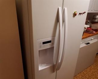 Side-by-side refrigerator