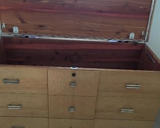 Mid-century Lane cedar chest