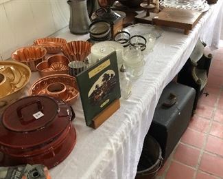 Molds and wooden kitchen items