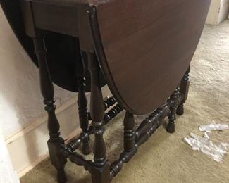 Antique Drop leaf - Gate leg table