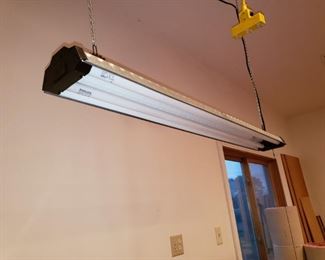 Hanging garage light