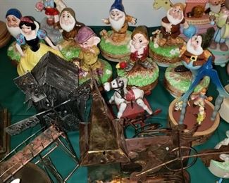 More music boxes including Snow White and the 7 Dwarfs set.