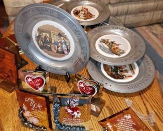 Commemorative plates, mirrored decor.