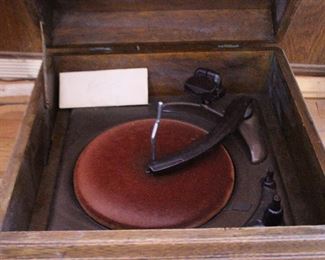 Record Player w/needles