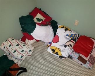 Christmas/winter flannel sheets & comforter set. Quilt. Disney comforter.