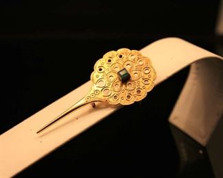 18K Gold and Emerald Pin