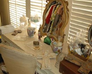 Ladies dressing table accouterments 