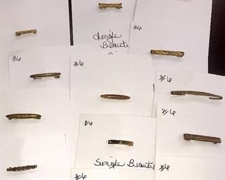 Single and pairs of beauty pins