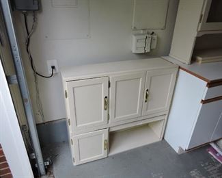 Hooiser top missing flour sifter and bin