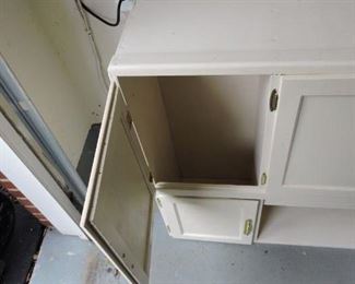 Hooiser top missing flour sifter and bin