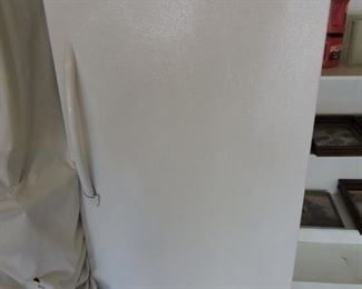Frigidaire 14.4 Upright freezer works