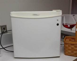 Mini refrigerator