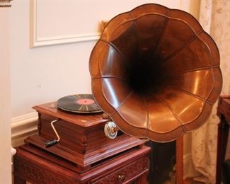 Table Top Victrola With Horn
