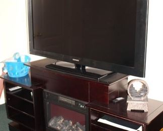 Flat Screen and Media Shelf