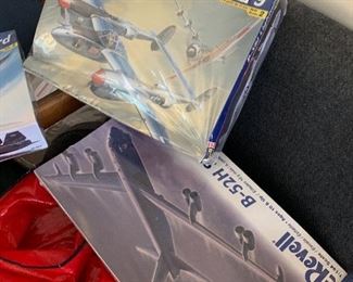 Revell P-38J Lightining Model Airplane kits
