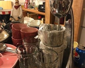 Soda machine and glasses 