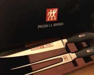 Nice Henckels carving set 
