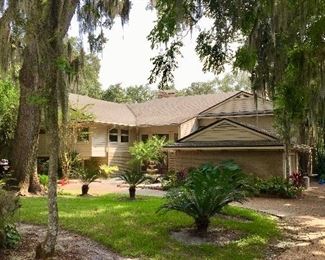 Beautiful Riverfront Estate