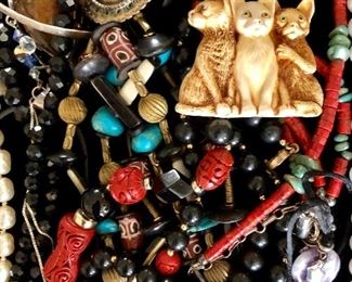 Costume jewelry - 3 cat pin