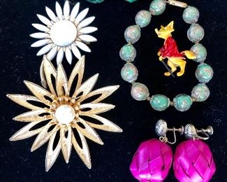 Vintage jewelry , fox and daisy pins