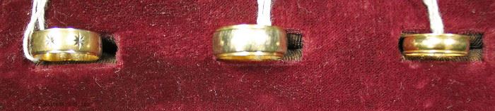 Selection of 10 Karat and 14 Karat Yellow Gold Wedding Band Rings

Auction Estimate $20-$200 – Located Glassware