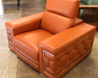  COOL NEW “Divanitalia” in the Desired Orange Leather Button Tuft Sides Club Chair

Auction Estimate $300-$600 – Located Inside 