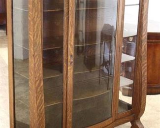  ANTIQUE Quartersawn Oak China Cabinet

Auction Estimate $100-$300 – Located Inside 