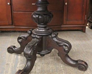  ANTIQUE Mahogany Victorian Carved Base Round Poker Table

Auction Estimate $200-$400 – Located Inside 