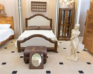 This bed is a 'Hooker' Furniture piece - in excellent condition - looks brand new!