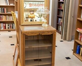 A nice cabinet!