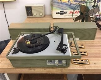 Really cute Arvin vintage record player.