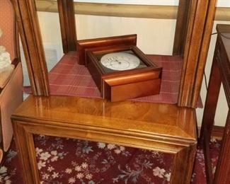 Coffee and end table set. 