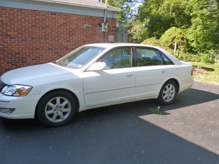 2000 Toyota Avalon w/151K miles, all power, elec. moon roof, leather interior, really clean condition! Has a few very minor dings appropriate for a car this age..really minor!