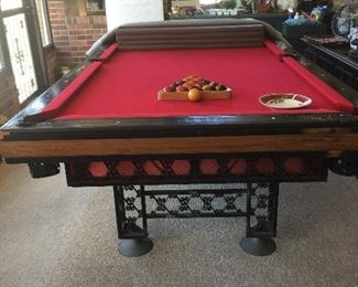 You can see the felt pads folded at the end of the table.