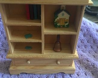 Lots of doll house and miniature items