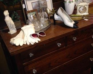 Antique 4-drawer dresser 