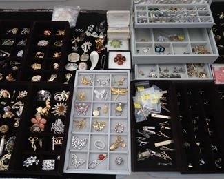 BEAUTIFUL men's vintage cufflinks and tie tacks.