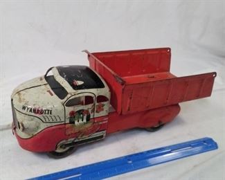  Vintage Wyandotte toy truck