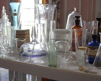 Glass beakers  
lab glass