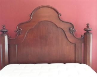 Stunning Queen sized head/foot boards and rails in excellent condition. So romantic!