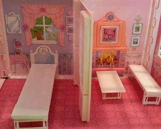 1992 Barbie Fold-N-Fun doll house with all accessories!