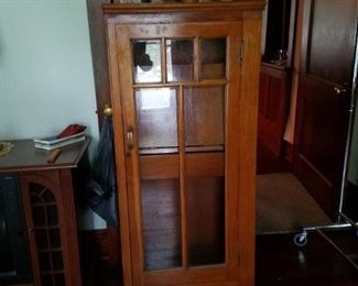 this one has abuilt in desk