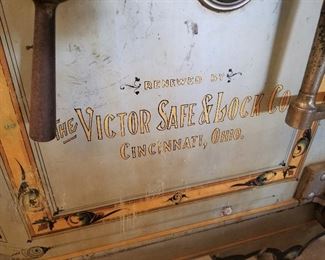 Victor Safe & Lock Co. Bank Safe (We do have combination)